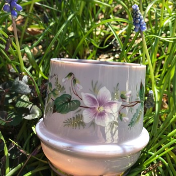 Victorian mauve opaline glass squat vase with enamel floral decoration - Art Glass