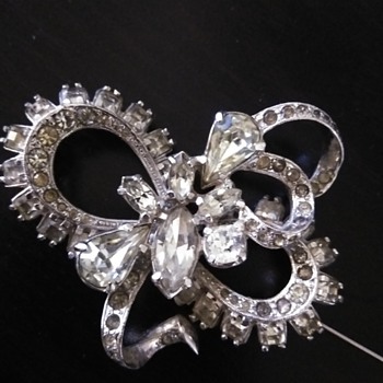 Mystery mark rhinestone brooch - Costume Jewelry