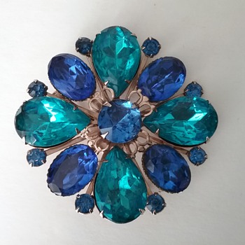 Judy Lee brooch  - Costume Jewelry