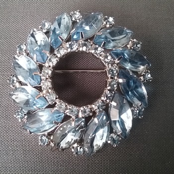 Weiss brooch  - Costume Jewelry