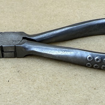 1990 Snap-On No. 96 Vacuum Grip Needle Nose Pliers - Tools and Hardware