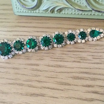 KRAMER EMERALD BAR BROOCH - Costume Jewelry