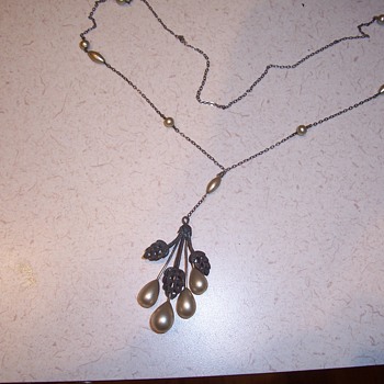 necklace--info. please - Costume Jewelry