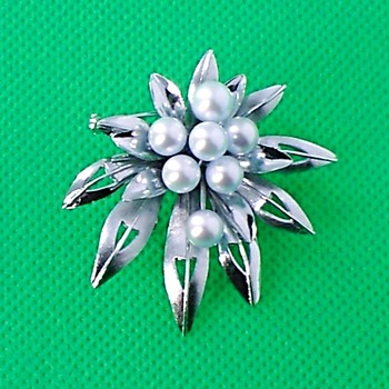 Cultured pearl brooch - Fine Jewelry