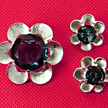 Trifari Buttercup  - Costume Jewelry