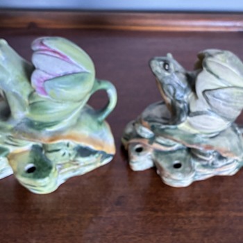 I nice reproduction of Weller Muskota frog - Arts and Crafts