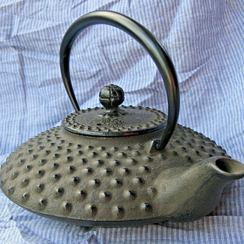 Japanese Iwachu cast iron tetsu kyusu (teapot) Showa period 1926-1989. - Asian