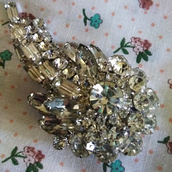 Rhinestone broch - Costume Jewelry