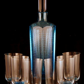 Milan Metelak Controlled Bubble Faceted Decanter Set. PN# 7/3032 – 1967 for Harrachov Glassworks. - Art Glass