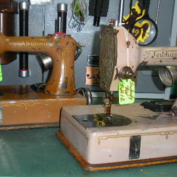 "Sewhandy" the precursor to the Singer "Featherweight" - Sewing
