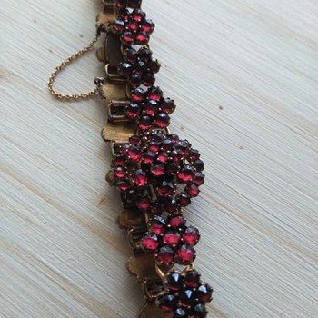 Bohemian garnet bracelet - Fine Jewelry