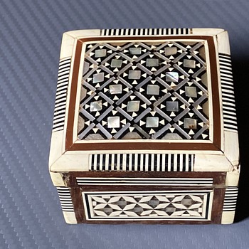 Vintage Syrian box  - Furniture