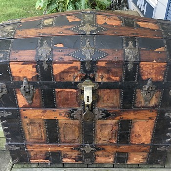 Mid 1880's Barrel Top Trunk - Furniture