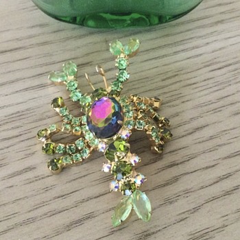 D & E LOBSTER FROM THE SEA LIFE COLLECTION...a gift from my daughter! - Costume Jewelry
