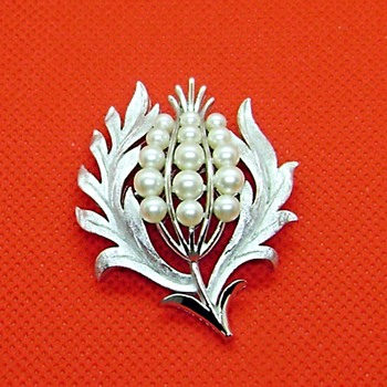 Crown Trifari Scottish thistle pin - Costume Jewelry