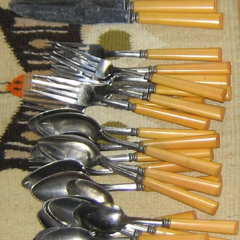 Bakelite cutlery modge podge - Kitchen