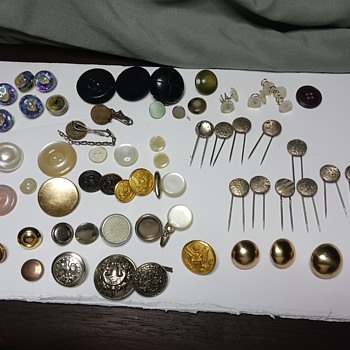 Old  buttons  - Military and Wartime