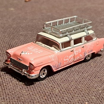 Greenlight Stokey Bear Series Chevy  210 With Canoe - Model Cars