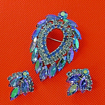 Sarah Coventry Blue Lagoon Brooch Set - Costume Jewelry