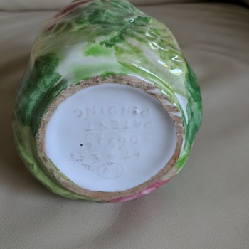 PV Itally lettuce vase, Pat Pending. - Pottery