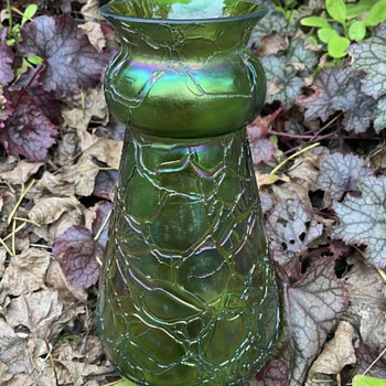 Bohemian Art Nouveau green iridescent crackle glass vase - Kralik Krokodil Iris - Art Glass