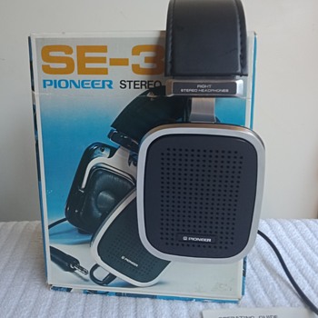 Pioneer SE-300 - Electronics