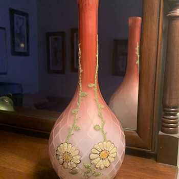 Thomas Webb Salmon Pink Vase w/ Daisy Floral 10-1/4". UV Turns Purple. - Art Nouveau