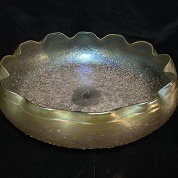 Bohemian Art Nouveau large iridescent frit glass bowl - Art Glass