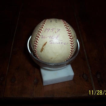 signed 1957 world series baseball-Hank Aaron - Baseball