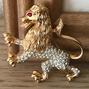 K.J.L. MAJESTIC LION....1960’s! - Costume Jewelry