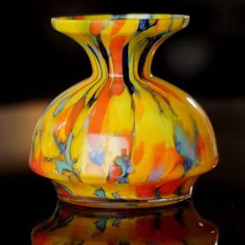 An Unusual and Infrequently Seen Shape - A Bright Spatter in Unlined Clear. - Art Glass