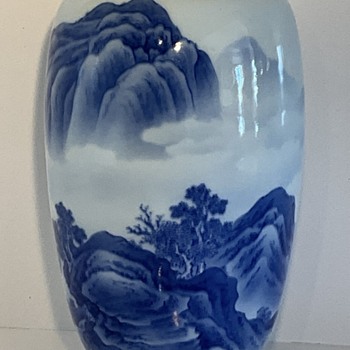 Makuzu Kozan ll  landscape vase - Asian