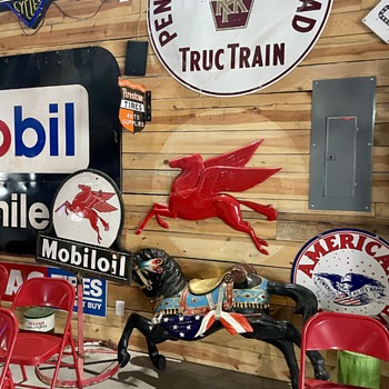 Pegasus and Carousel meet - Signs