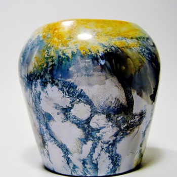 ARABIA - FINLAND /LUSTER GLAZE " SMALL VASE" DATES :1932-1949 - Pottery